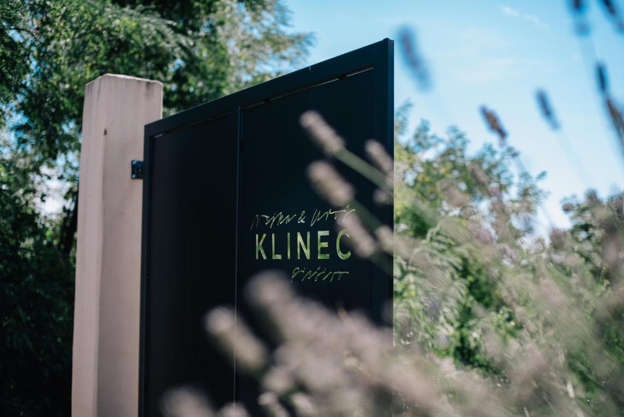 Klinec Plesivo Art Rooms โดบรอโว ภายนอก รูปภาพ